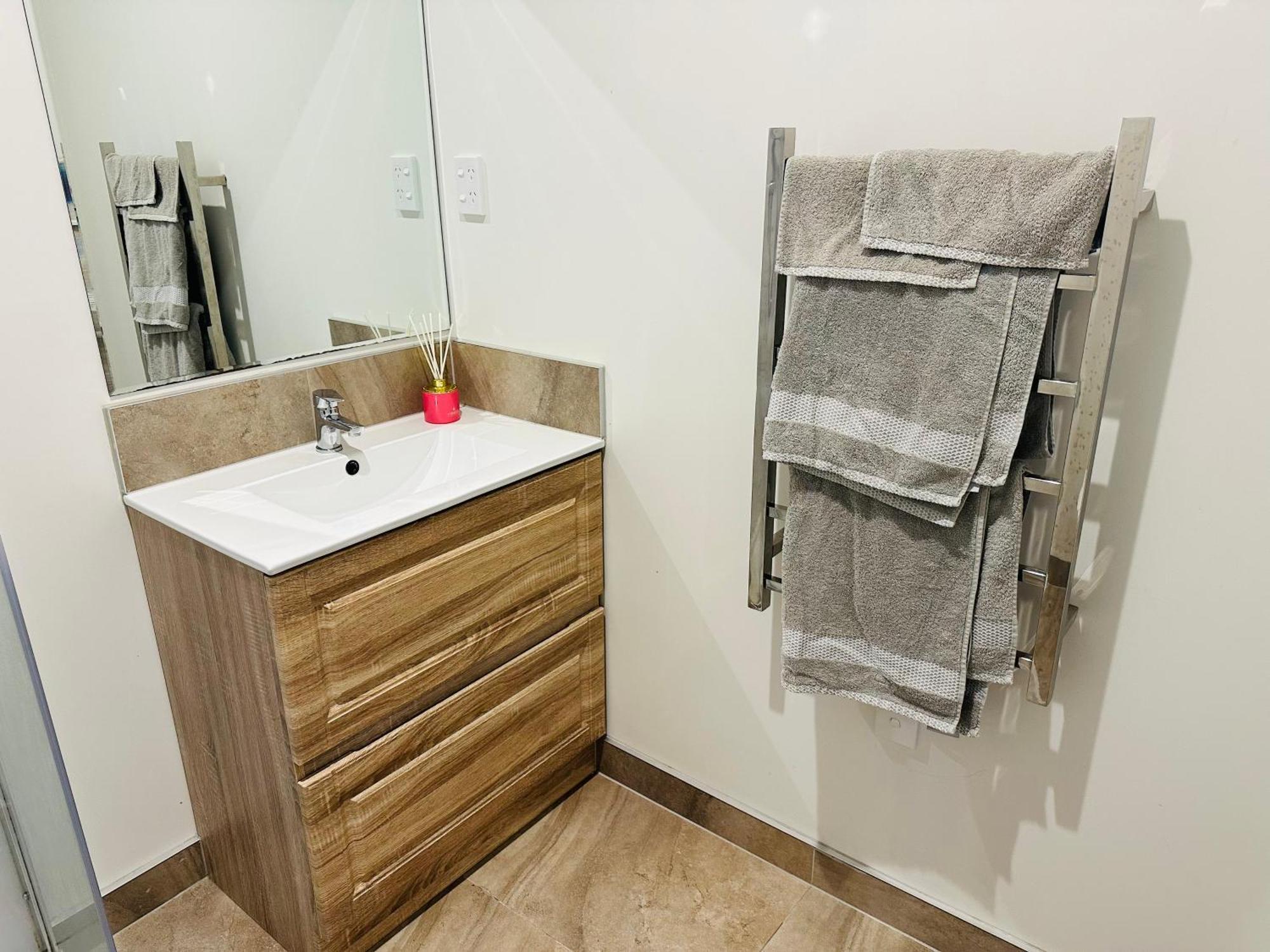 Otahuhu Town Centre Brand New Apartment 8B オークランド エクステリア 写真
